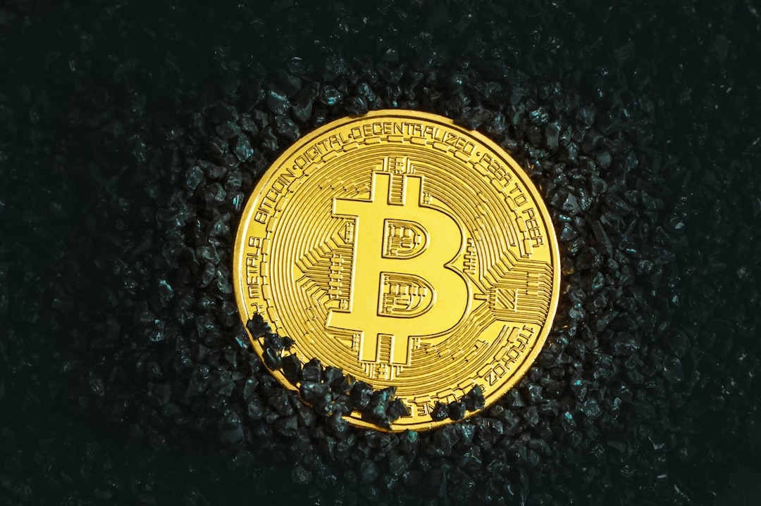 Биткоин рискует рухнуть до $10 000, если не вернётся выше $75 000 — мнение аналитика