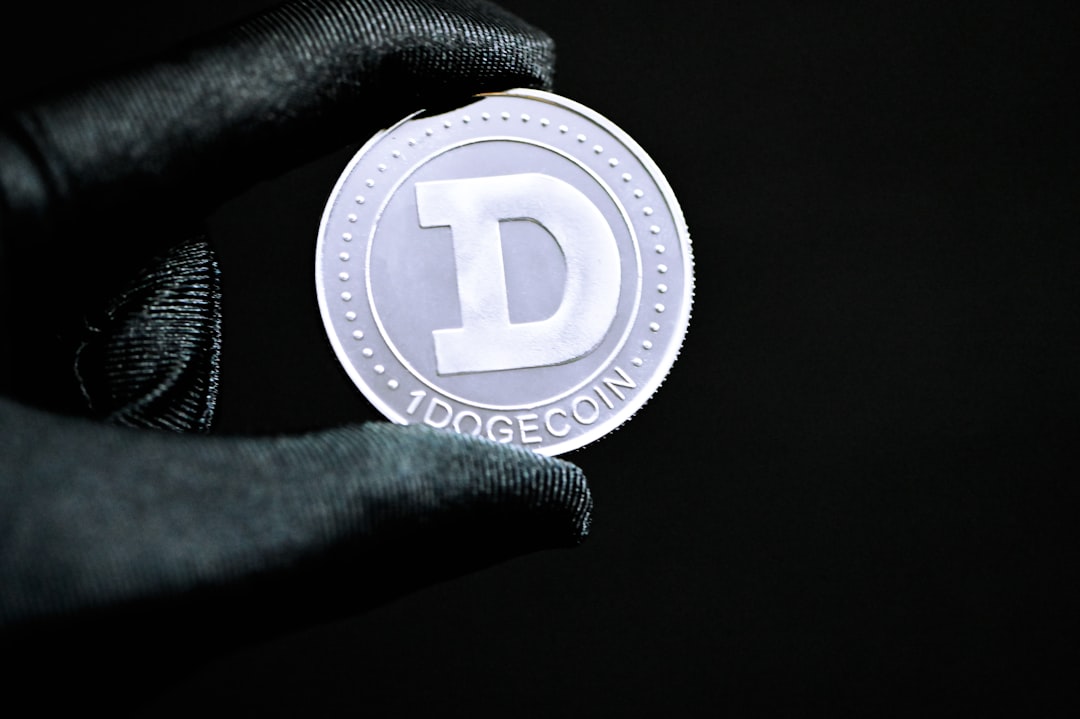 Аналитик снова начал покупать Dogecoin: цена добралась до ключевого уровня
