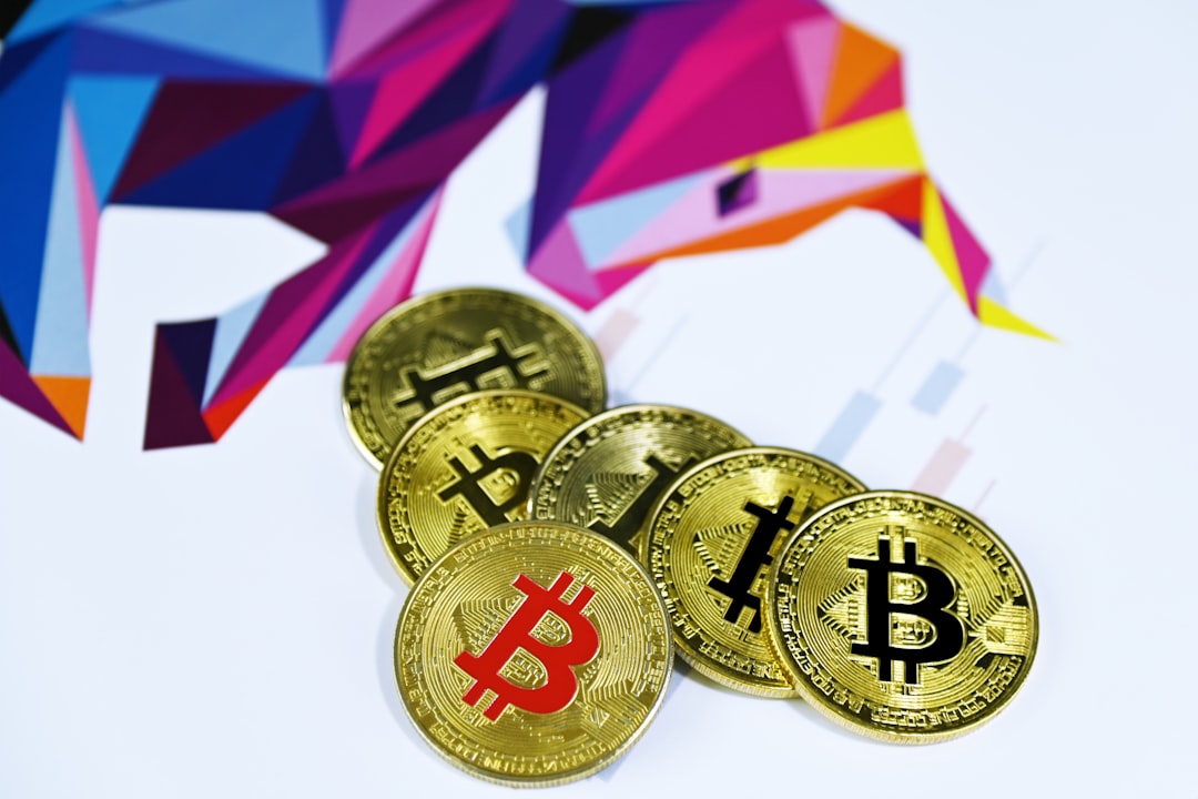 Биткоин-киты скупают отскок — но долгосрочные холдеры не торопятся