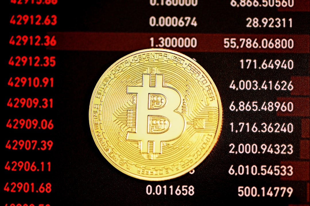 MVRV-полосы сигнализируют: Bitcoin ещё не достиг дна — возможен откат к $43 000
