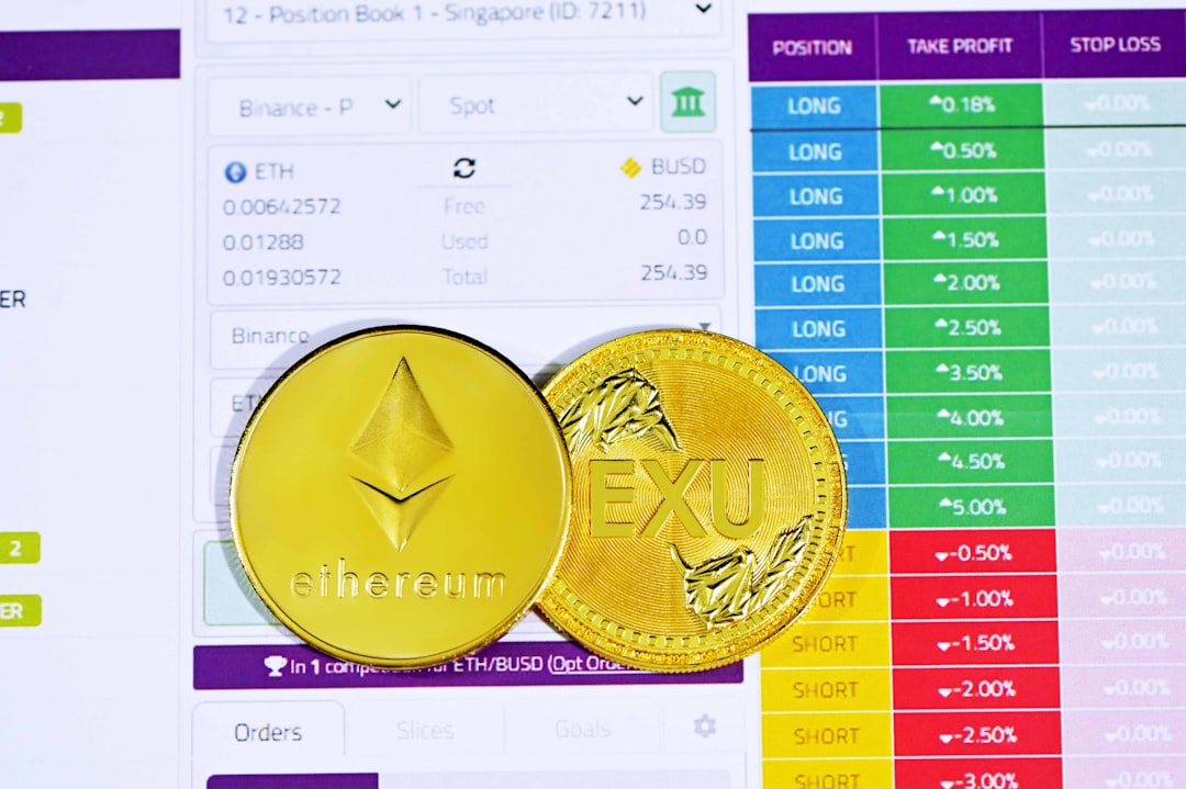XRP держится у исторического дна — аналитики прогнозируют рост до $12