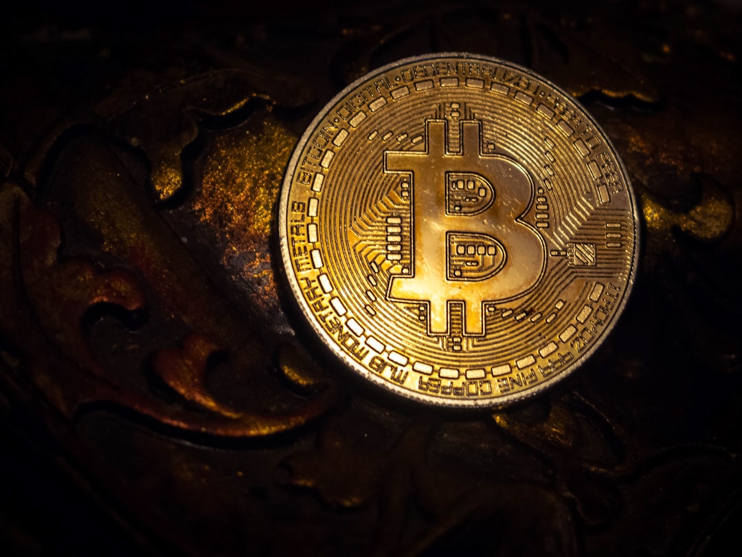 Биткоин-кит держит шорт несмотря на $13 млн убытков