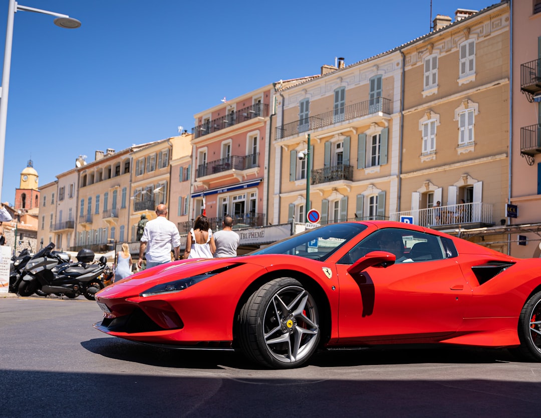 Solana «починила» новый Ferrari Luce — и это совпало с падением акций RACE на 6%