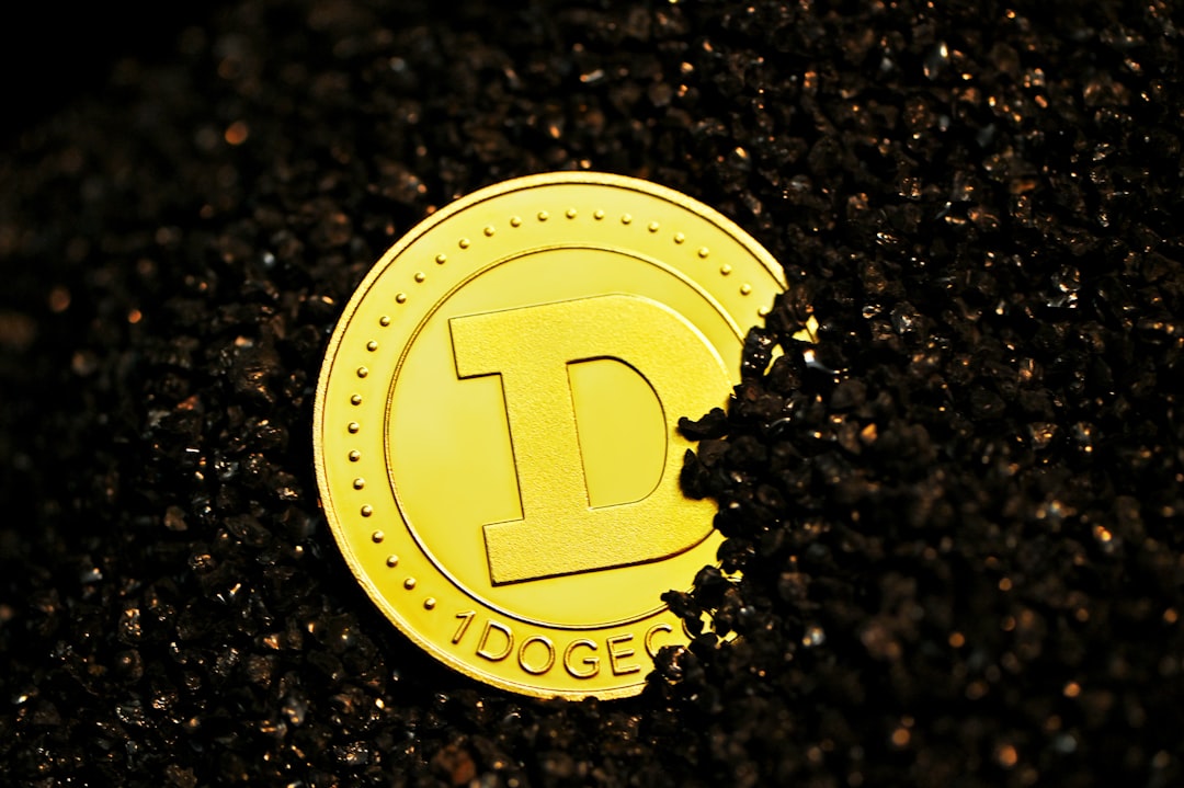 Dogecoin вырос на 11% и идёт к верхней границе канала: что ждёт DOGE дальше?