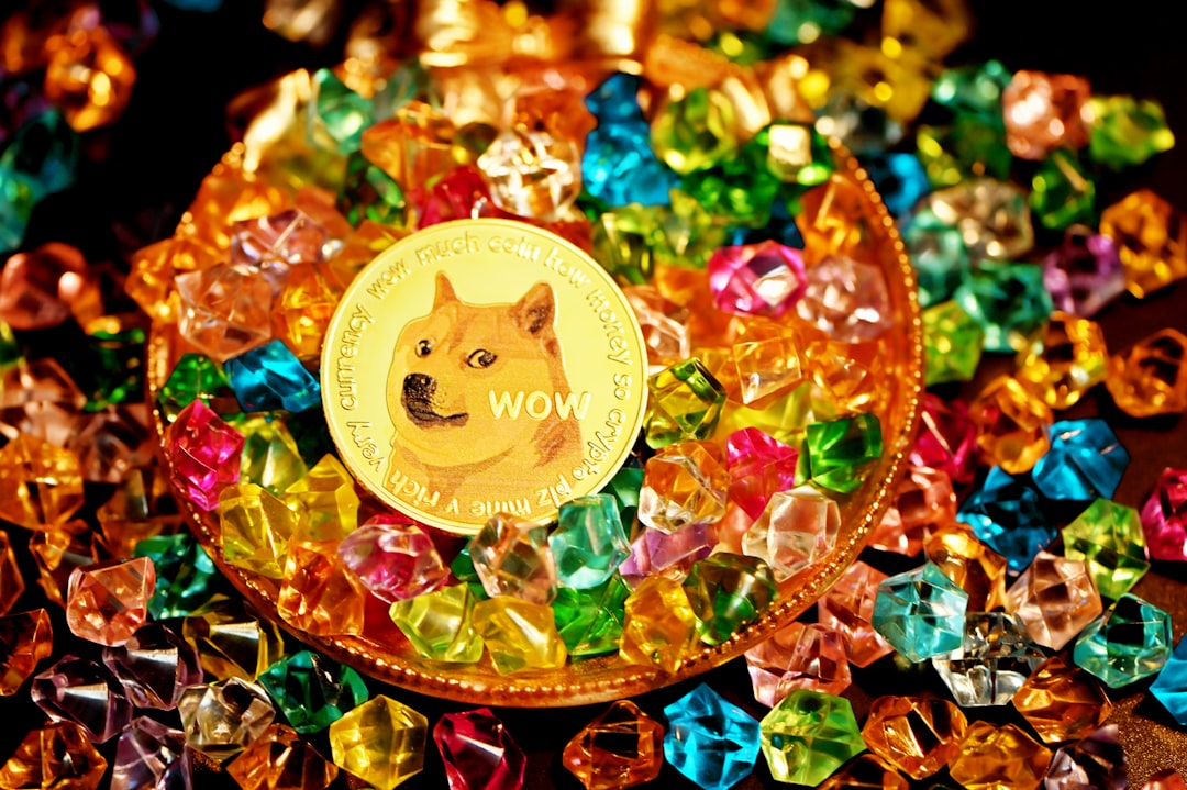 Киты Dogecoin снова скупают монету — что происходит на рынке DOGE
