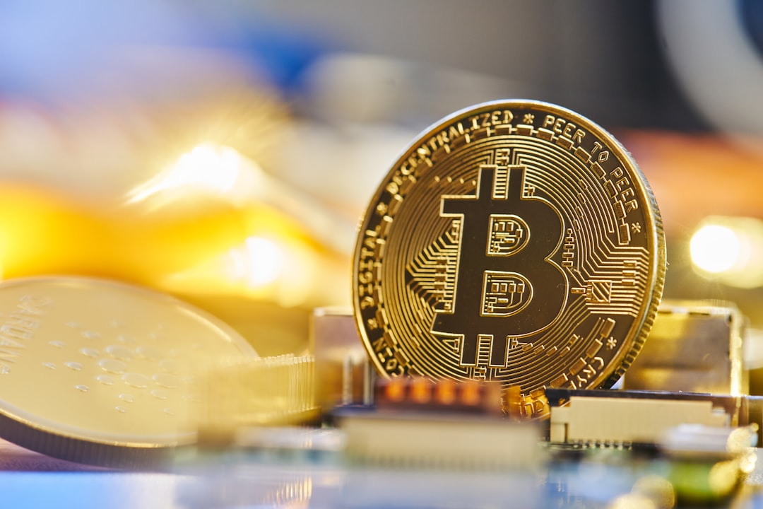 Bitcoin отскакивает на волне отчётов крупных техгигантов — но краткосрочные риски никуда не делись